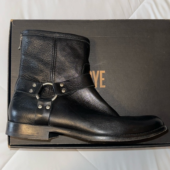 FRYE Phillip Harness Short Women’s Leather Boots Sz 10 EUC in black. - Picture 6 of 9